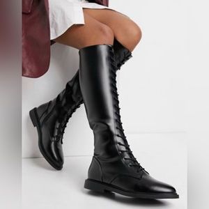 Women knee boots in black